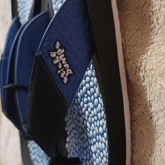 Sticky bumps - Picture 2 of 8